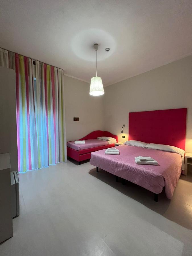 Hotel Leonardo Cesenatico Esterno foto