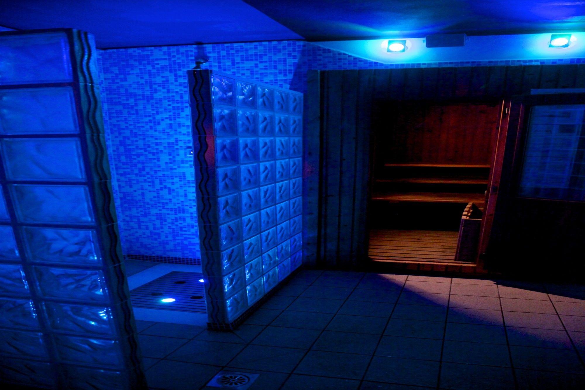 Hotel Leonardo Cesenatico Esterno foto