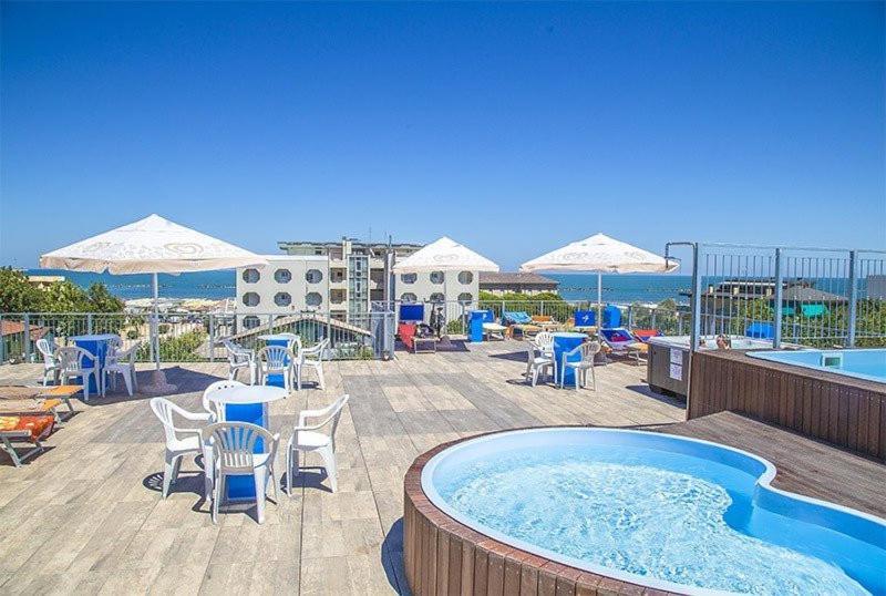 Hotel Leonardo Cesenatico Esterno foto