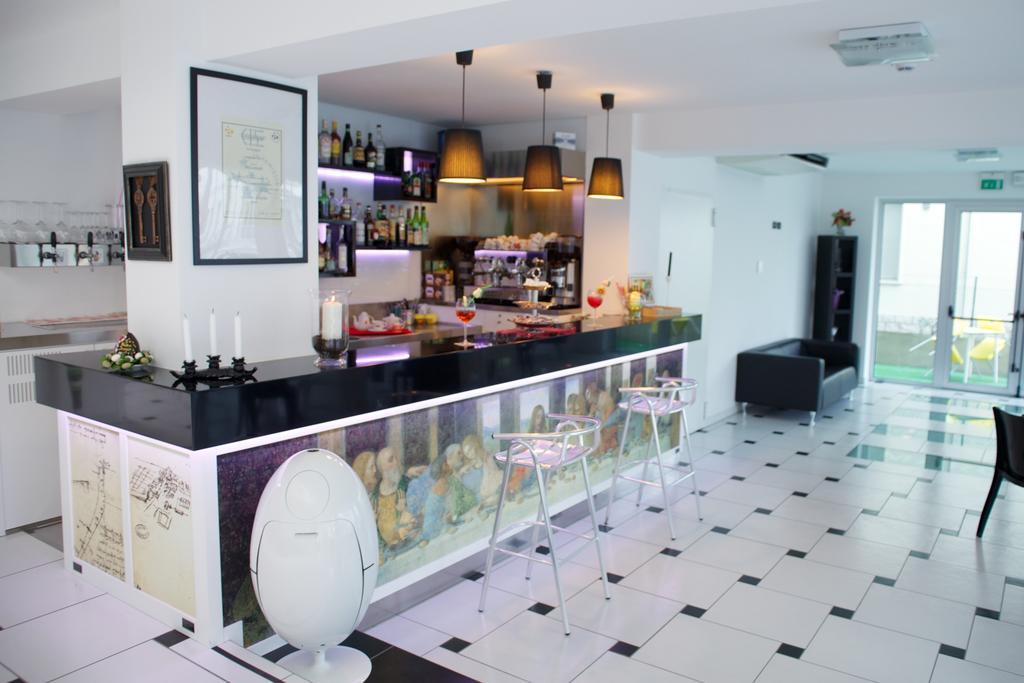 Hotel Leonardo Cesenatico Esterno foto