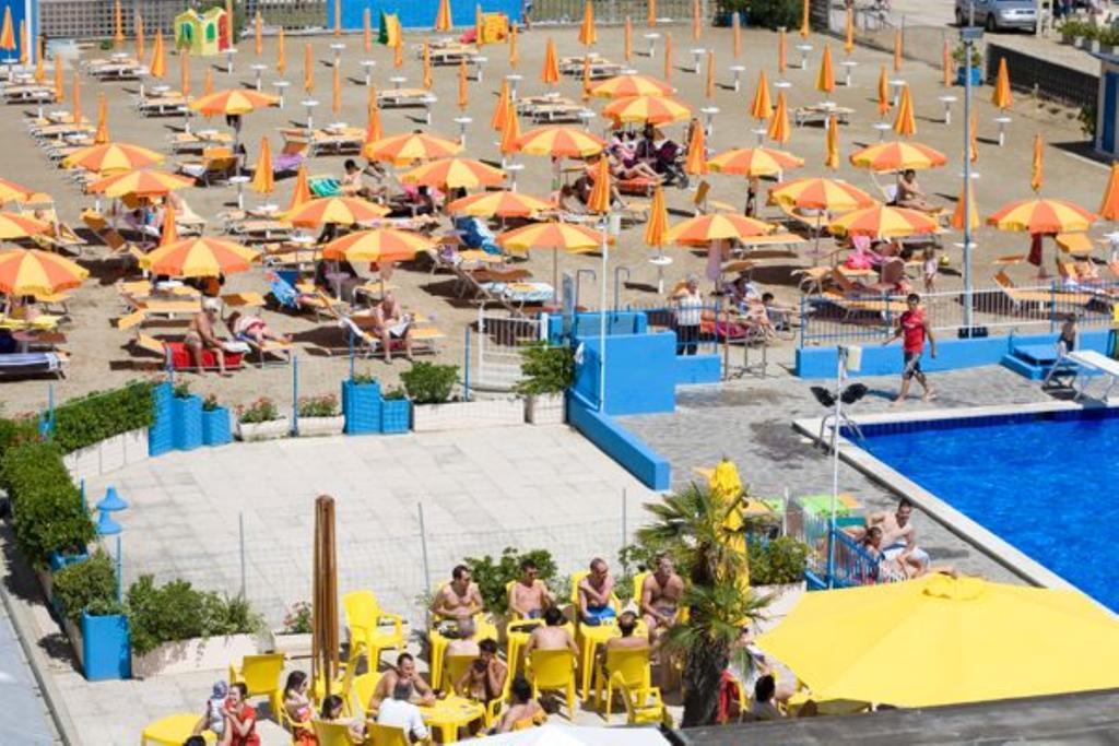 Hotel Leonardo Cesenatico Esterno foto