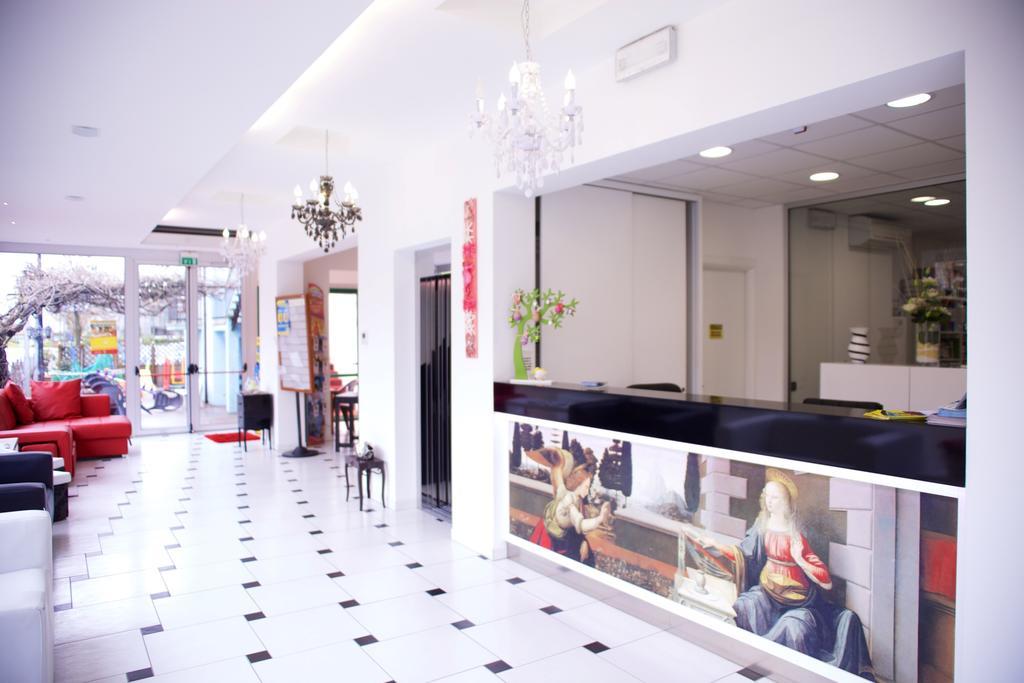 Hotel Leonardo Cesenatico Esterno foto