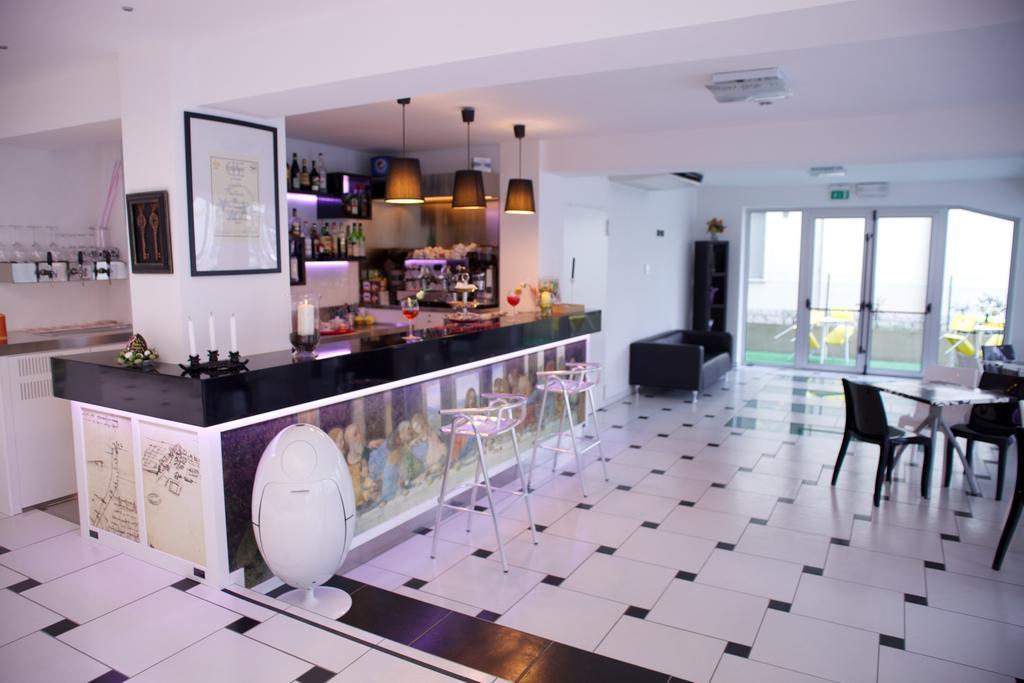 Hotel Leonardo Cesenatico Esterno foto