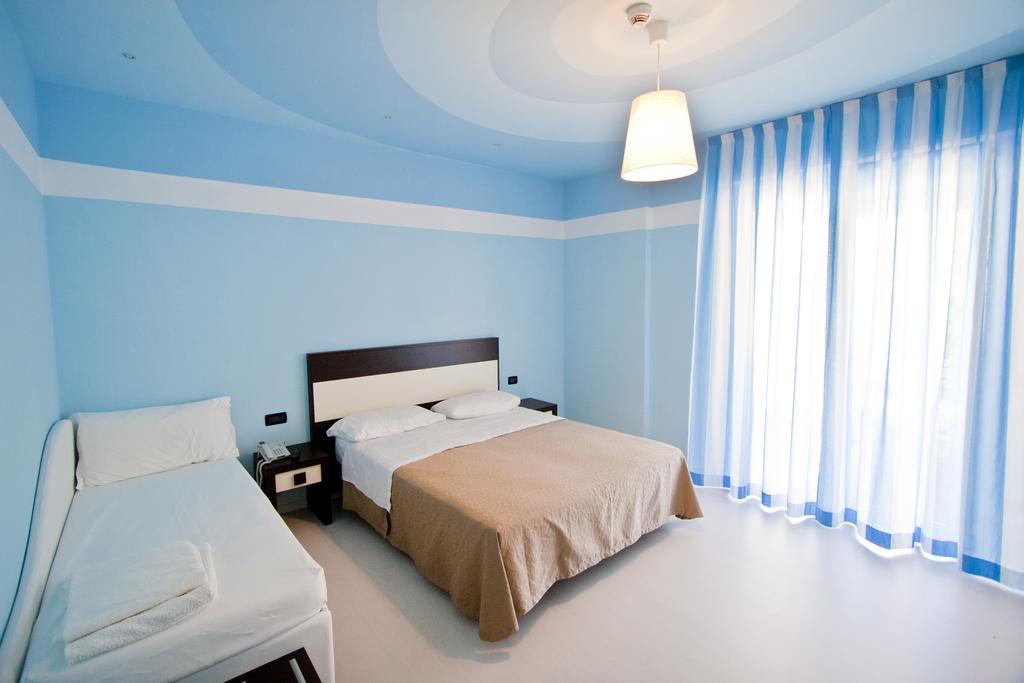 Hotel Leonardo Cesenatico Esterno foto