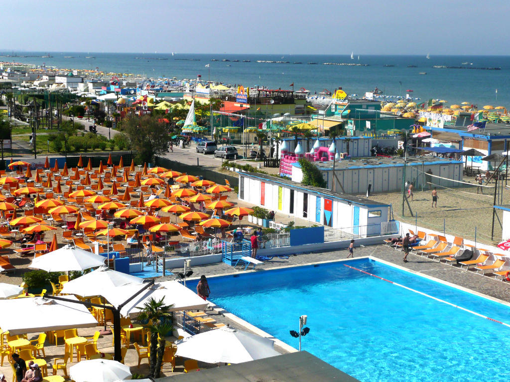 Hotel Leonardo Cesenatico Esterno foto