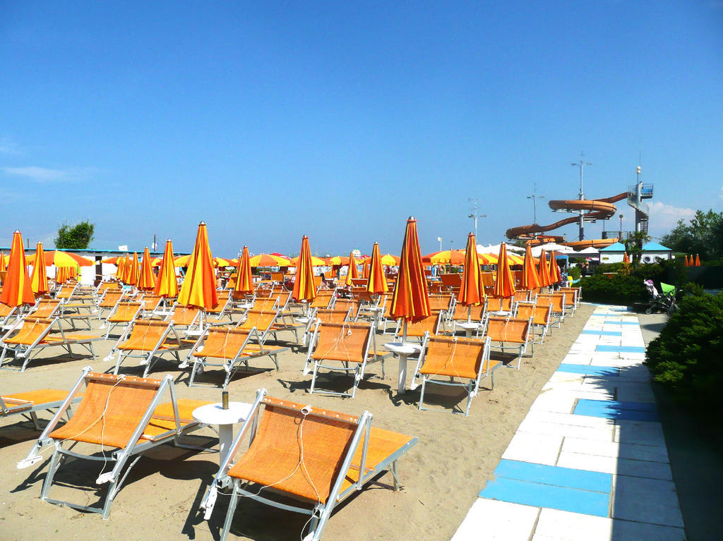 Hotel Leonardo Cesenatico Esterno foto
