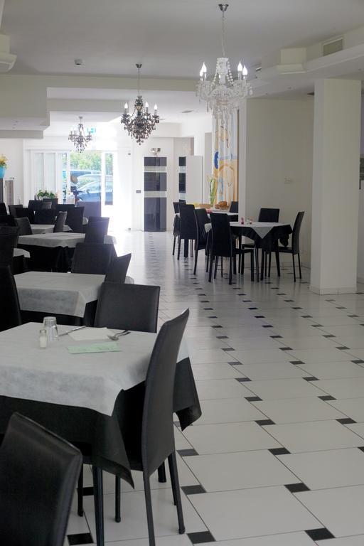 Hotel Leonardo Cesenatico Esterno foto