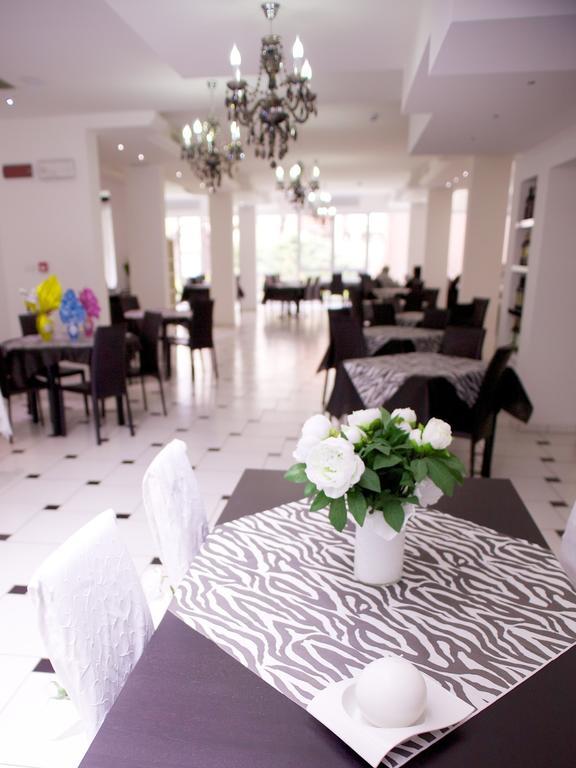 Hotel Leonardo Cesenatico Esterno foto