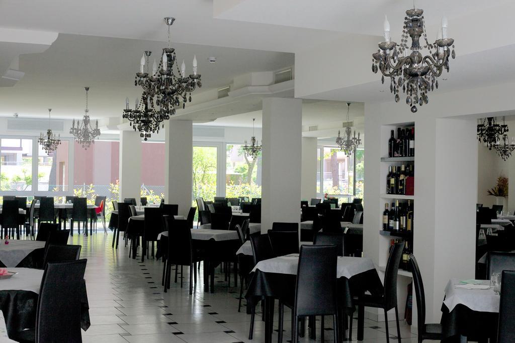 Hotel Leonardo Cesenatico Esterno foto
