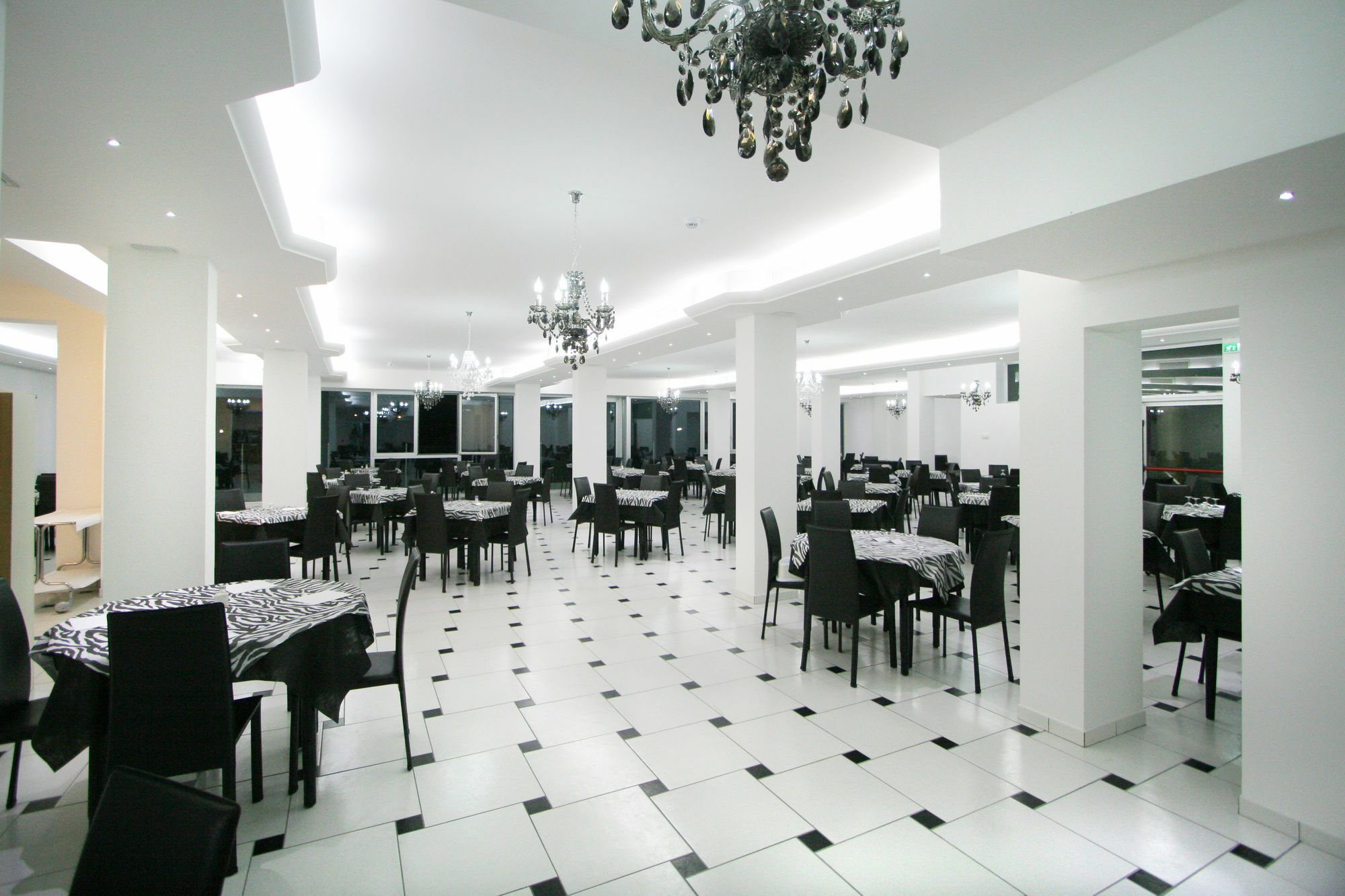 Hotel Leonardo Cesenatico Esterno foto